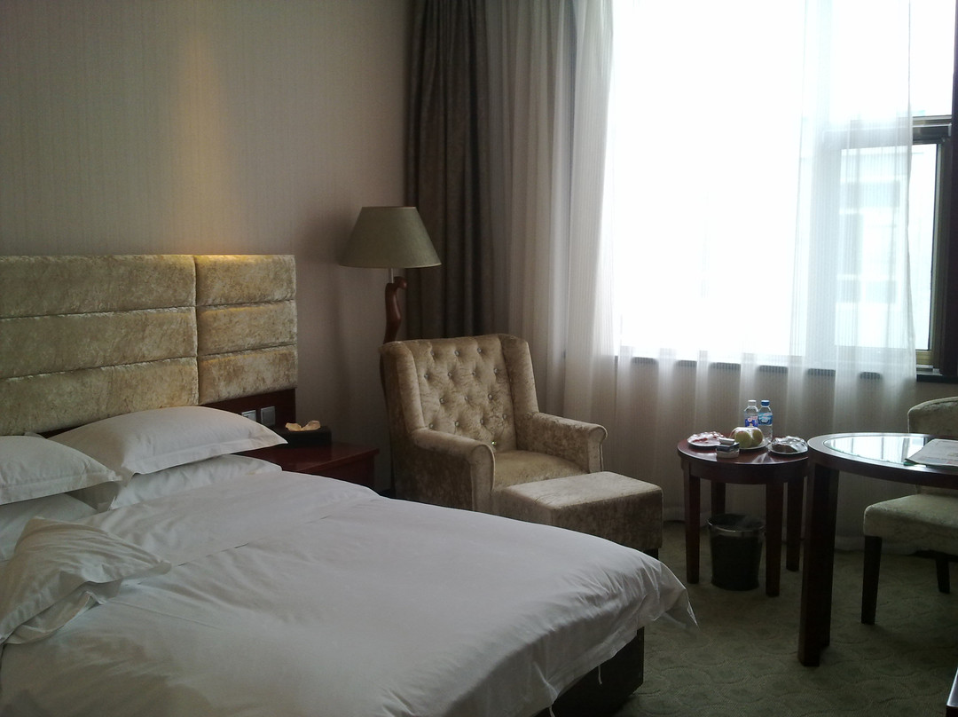 万盛大酒店主图