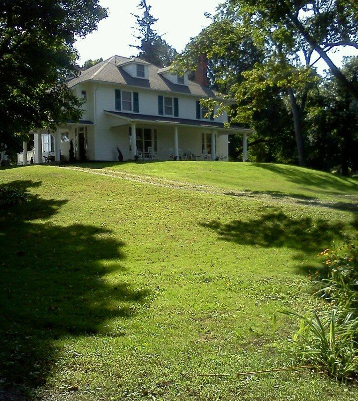 The Charlton Farm主图