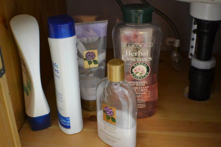 Beside The Winery主图