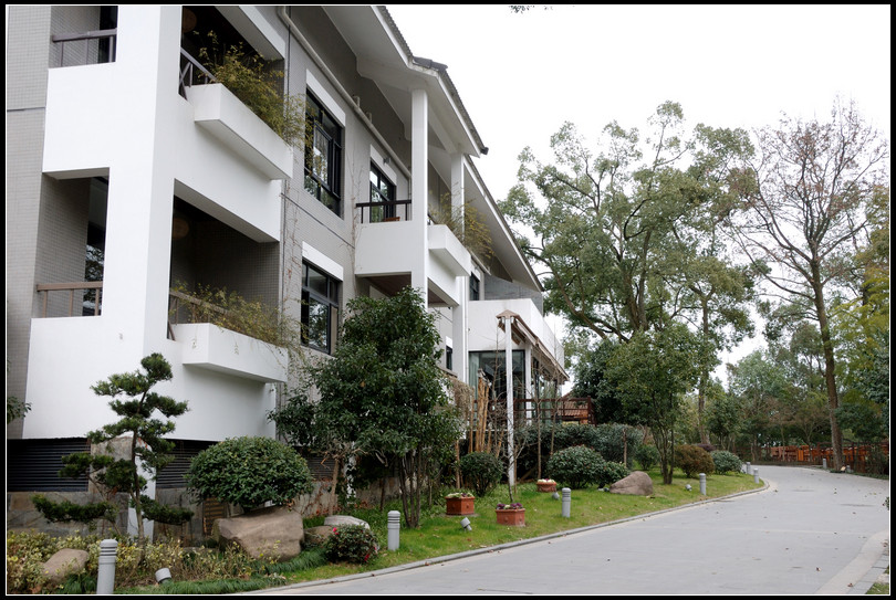 雷迪森龙井庄园主图