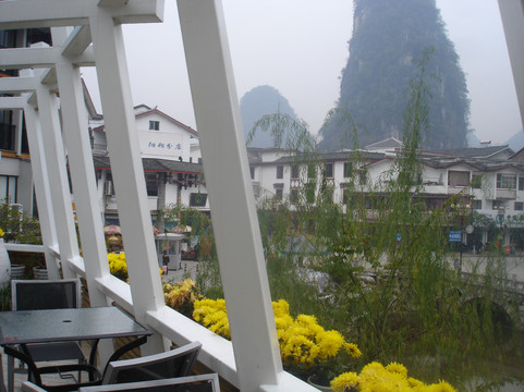 鲜花满屋客栈主图