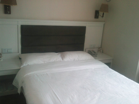 鲜花满屋客栈主图