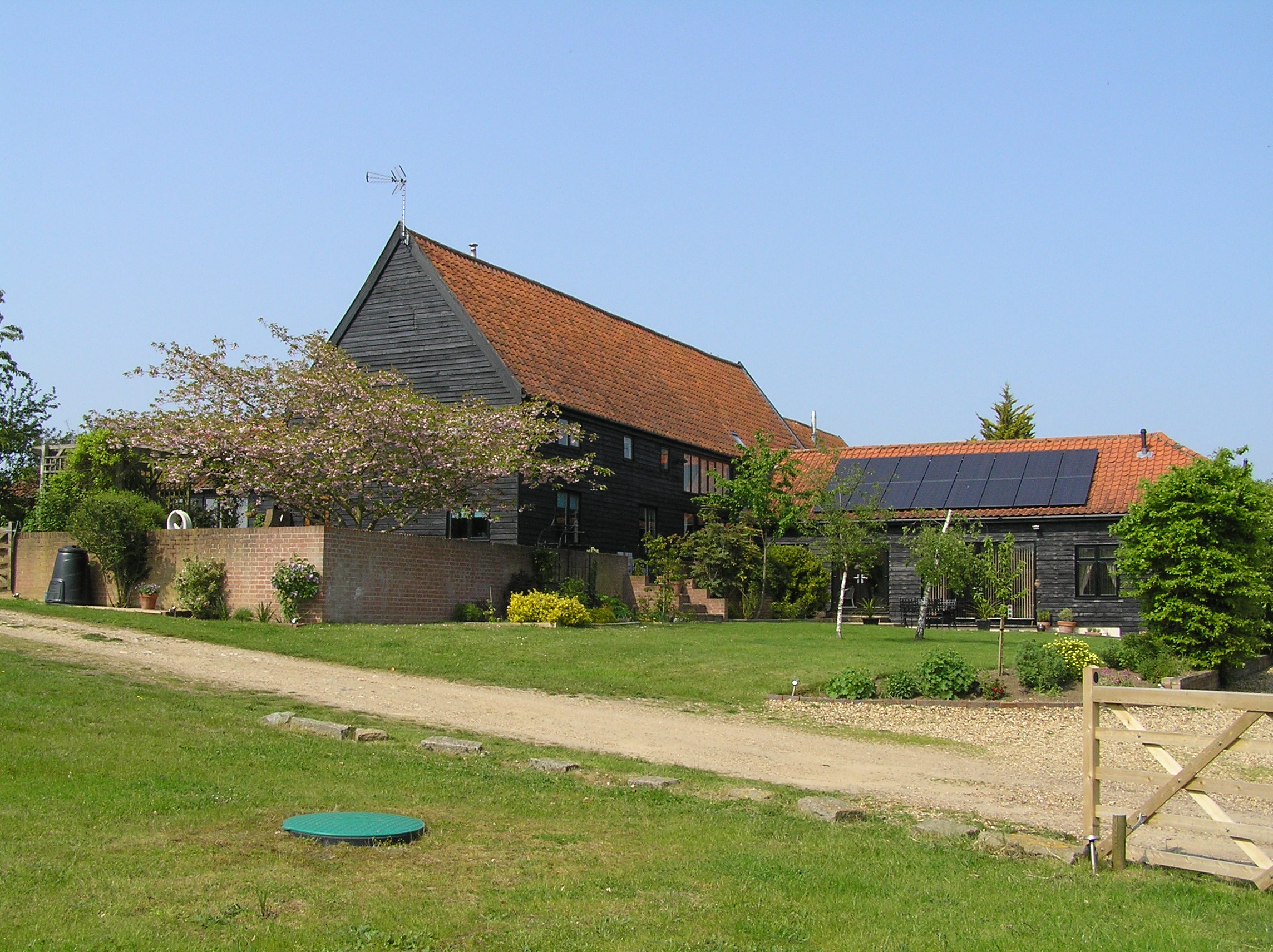 Sisland Tithe Barn-官方