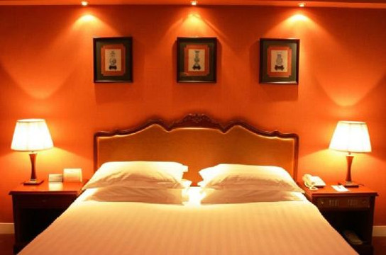 亚丁湾商务酒店主图