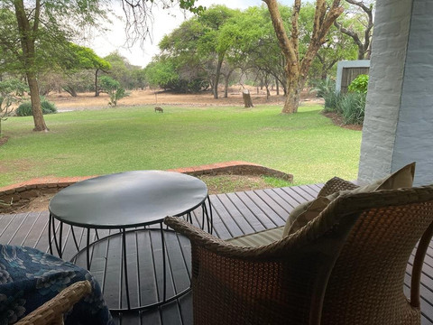 里拉依山林小屋主图