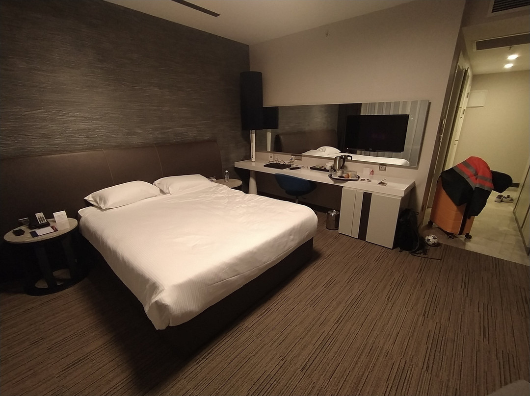 Ramada Hotel & Suites by Wyndham Izmir Kemalpasa主图