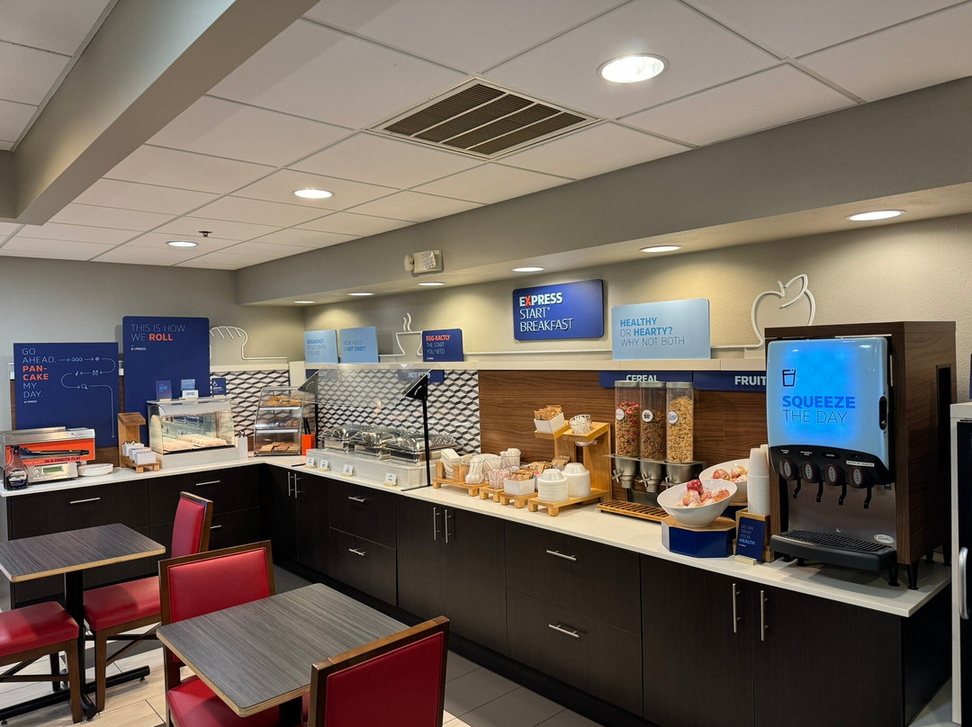 Holiday Inn Express & Suites Byron by IHG主图