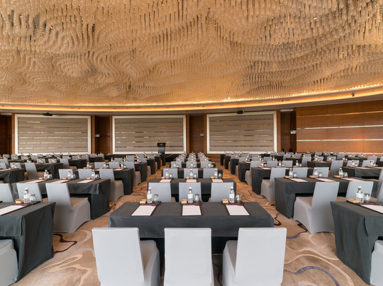 澳门皇冠假日酒店主图