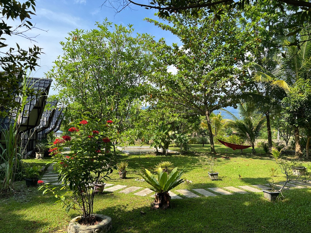 Gino's Place - Bungalows & Restaurant
