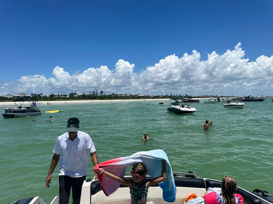 Yacht Charter Fort Myers-迈尔斯堡海滩必去景点