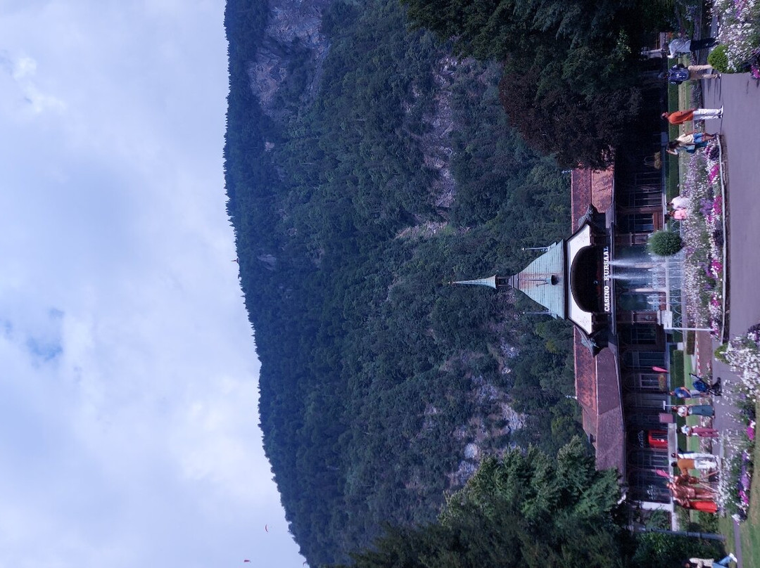 Yash Chopra Statue-因特拉肯必去景点