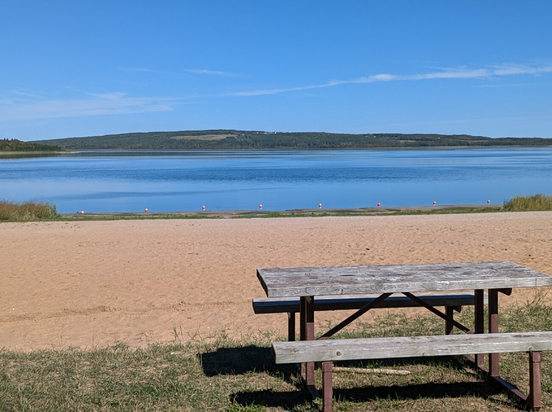 Garner Lake Provincial Park-烟湖必去景点