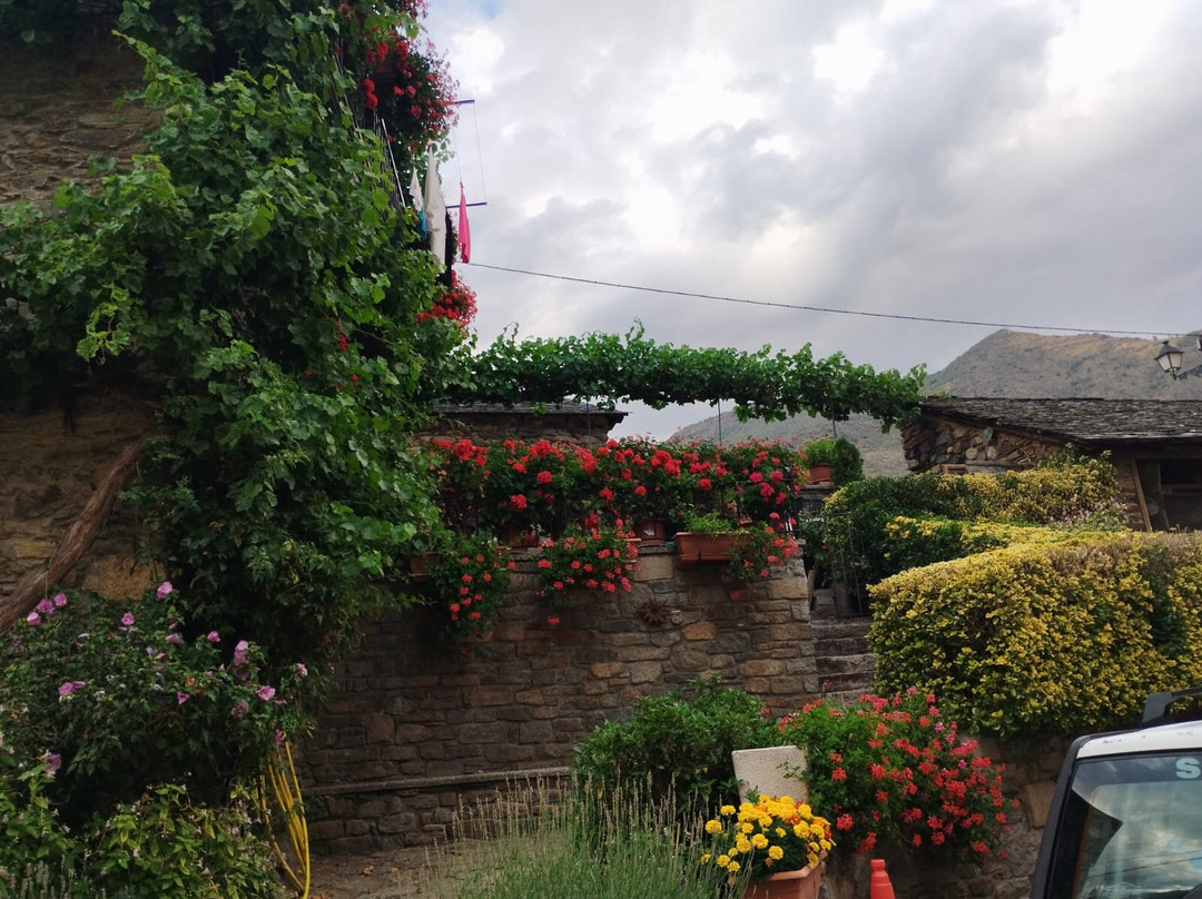 洛帕耶尔酒店主图