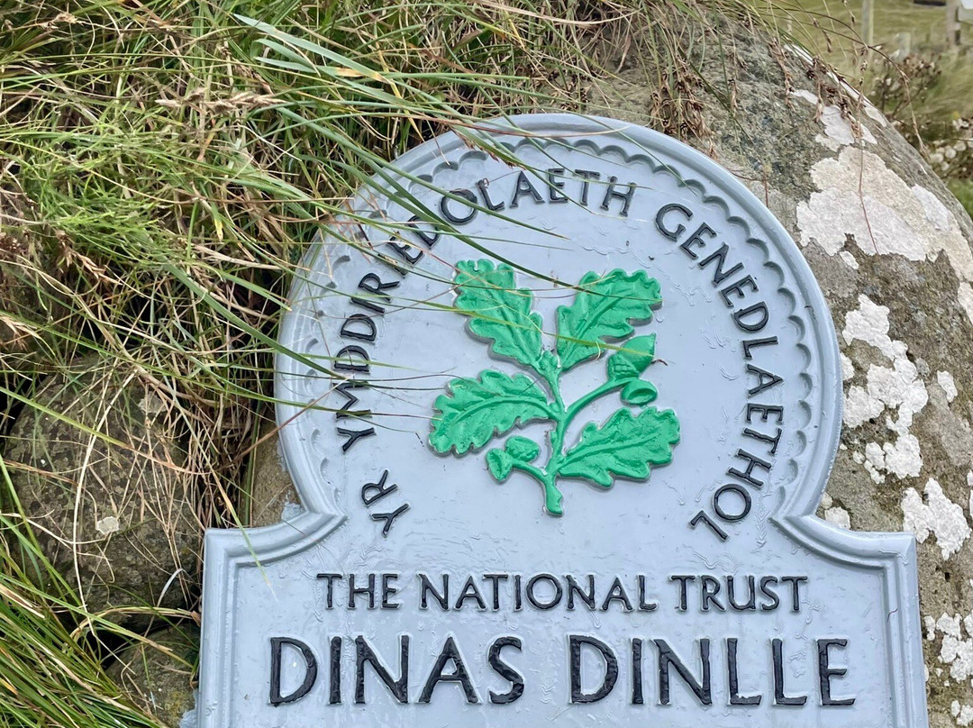 Dinas Dinlle Beach景点图片