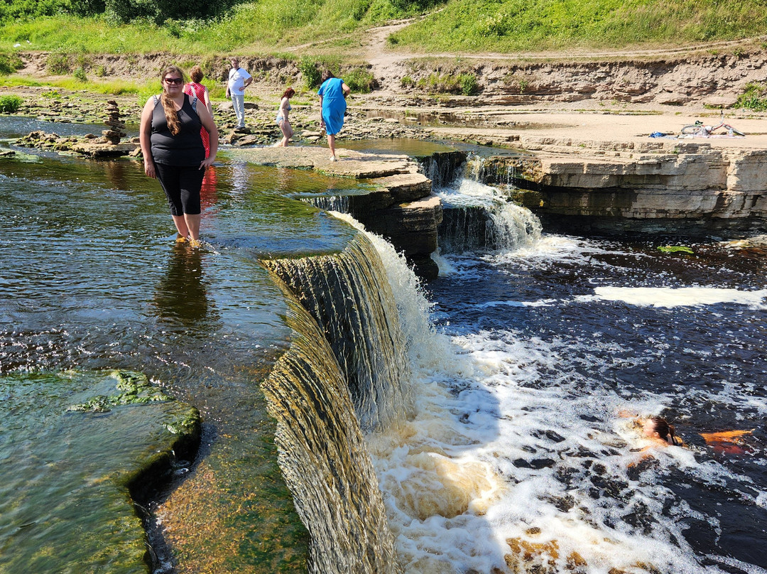 Tosnenskiy Waterfall景点图片