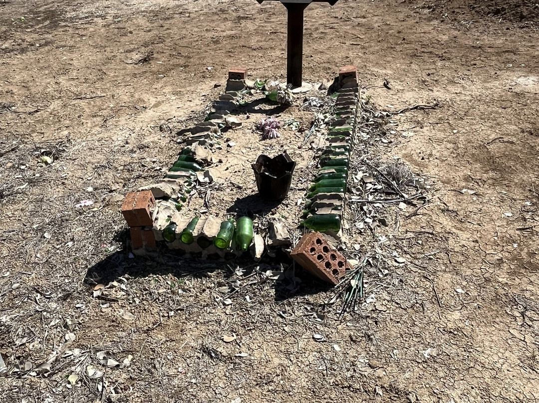 Cemetery-Lightning Ridge必去景点