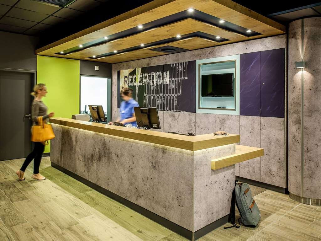 宜必思快捷土伦中心酒店主图
