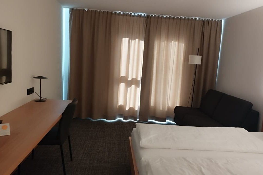 克朗酒店主图