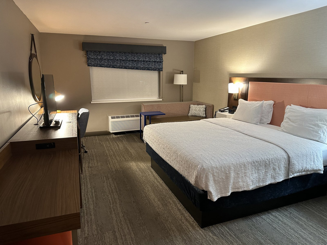 探索王国贝斯特韦斯特旅馆&套房酒店主图