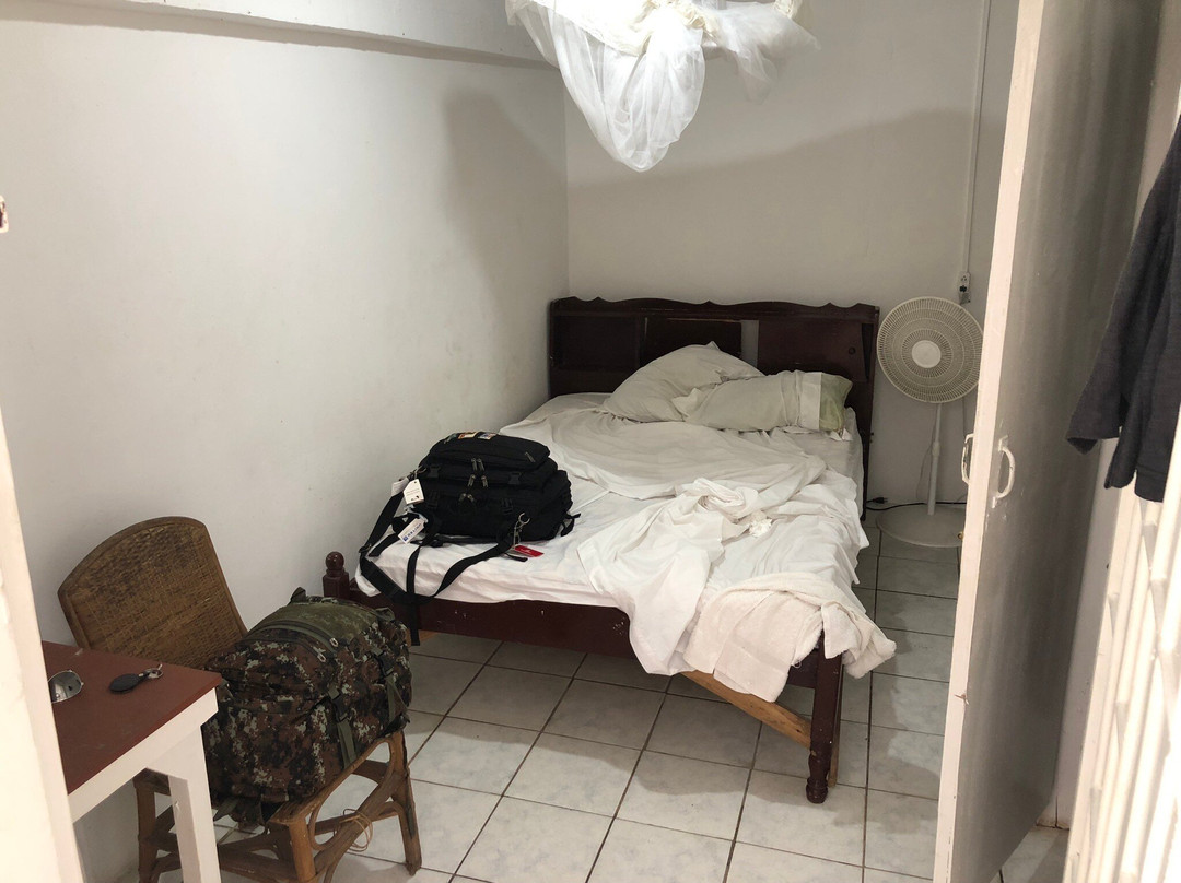 Julian's Restaurant, Bar & Guest House主图