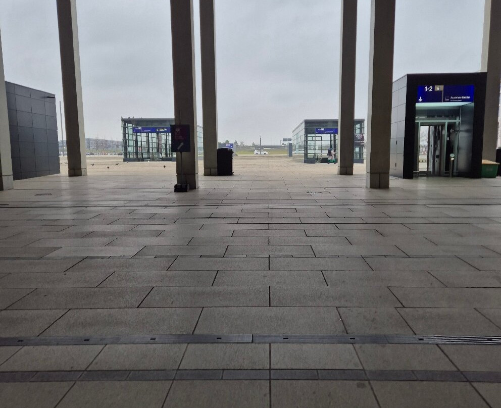 Willy Brandt Platz-舍内费尔德必去景点