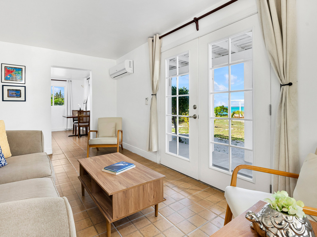 Pelican Beach Hotel主图