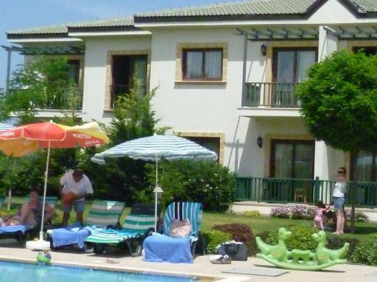 Green Holiday Village主图