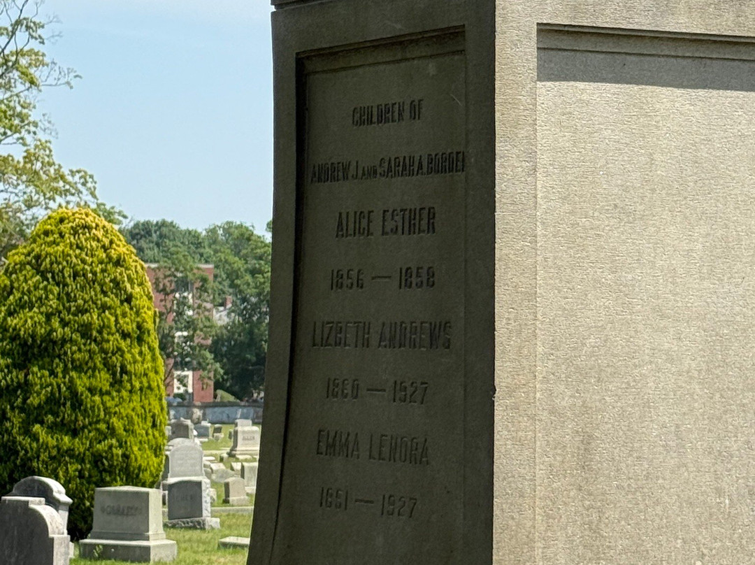 Oak Grove Cemetery-福尔里弗必去景点