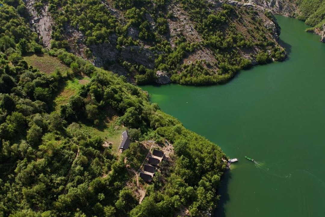 Twin Villas Komani Lake