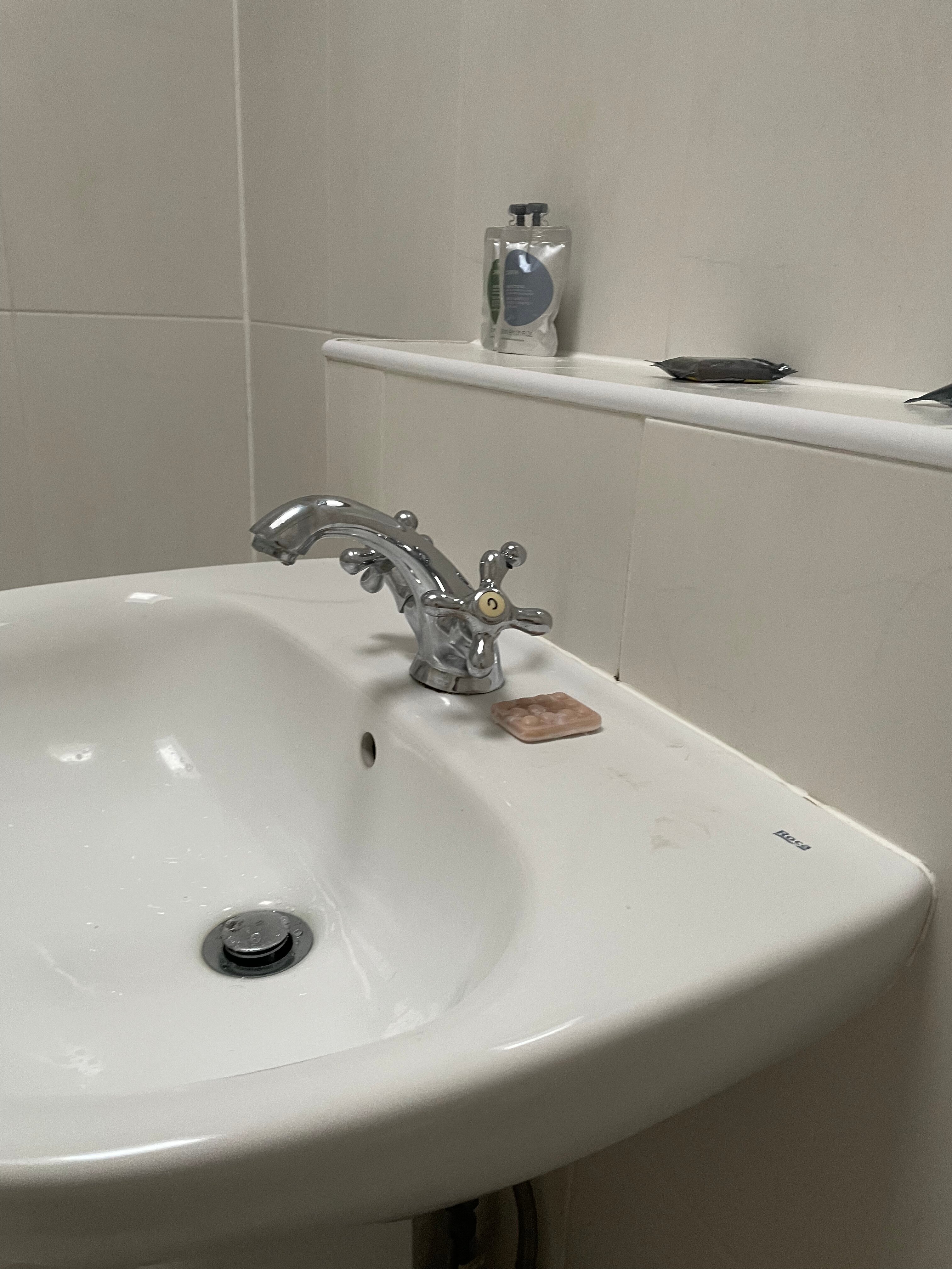 Riviera Hotel & Holiday Apartments-浴室