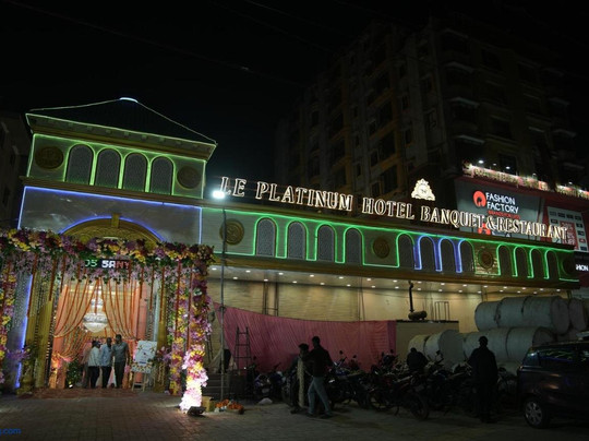 Le Platinum Hotels & Banquet