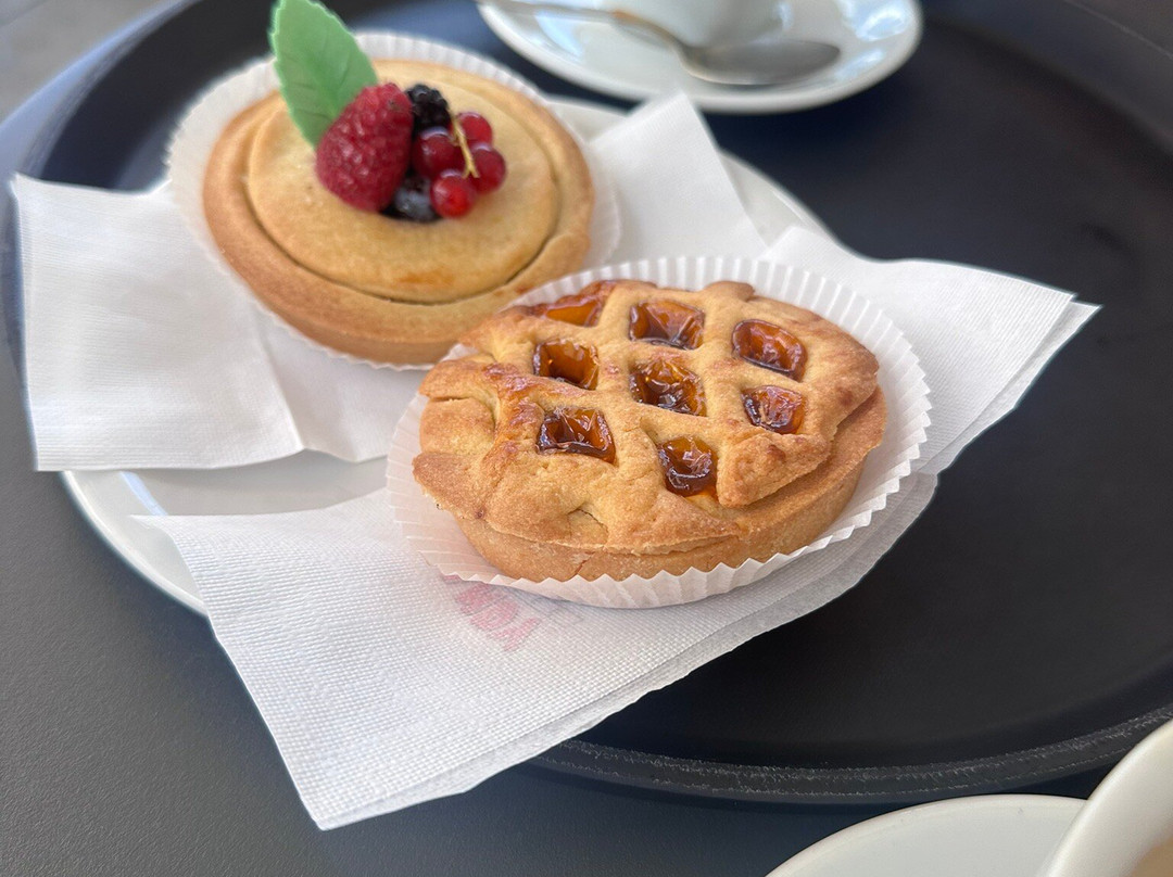 Sampoli & Lapis Ice Cream Pastry Shop