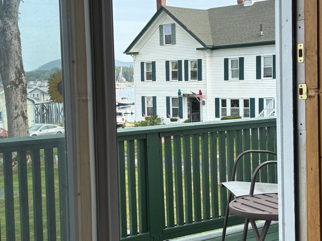 The Moorings Inn Waterfront主图