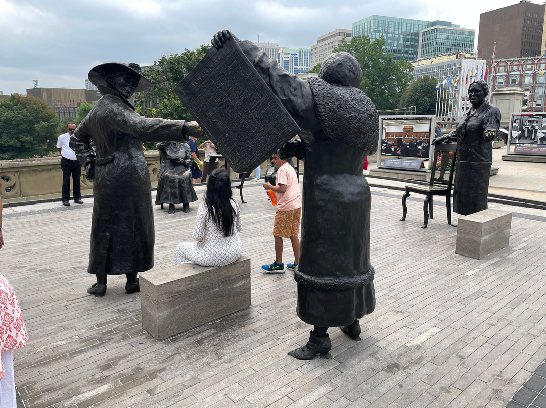 Famous Five Monument-渥太华必去景点