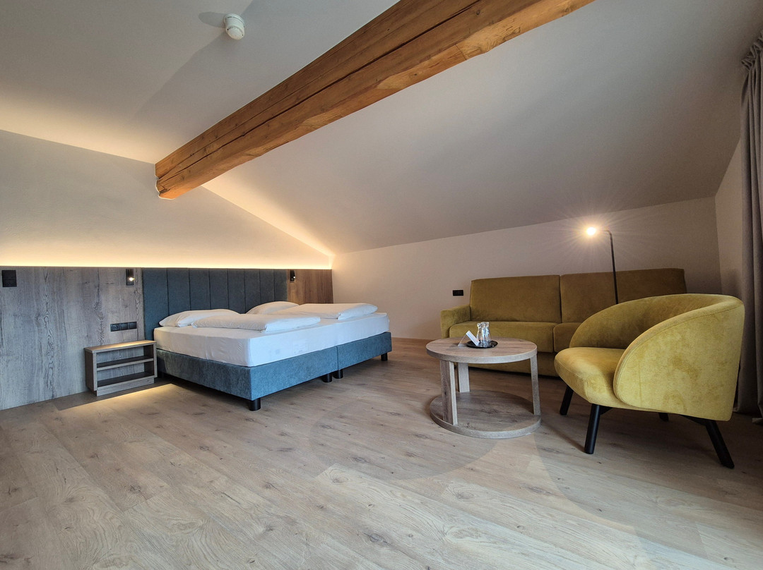 金色玫瑰酒店主图