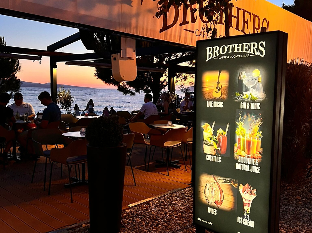 Brothers caffe & cocktails bar