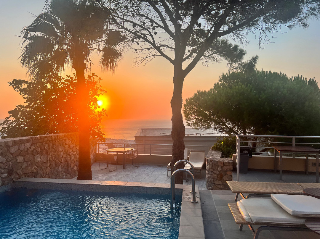 阿提尼亚温泉套房酒店主图