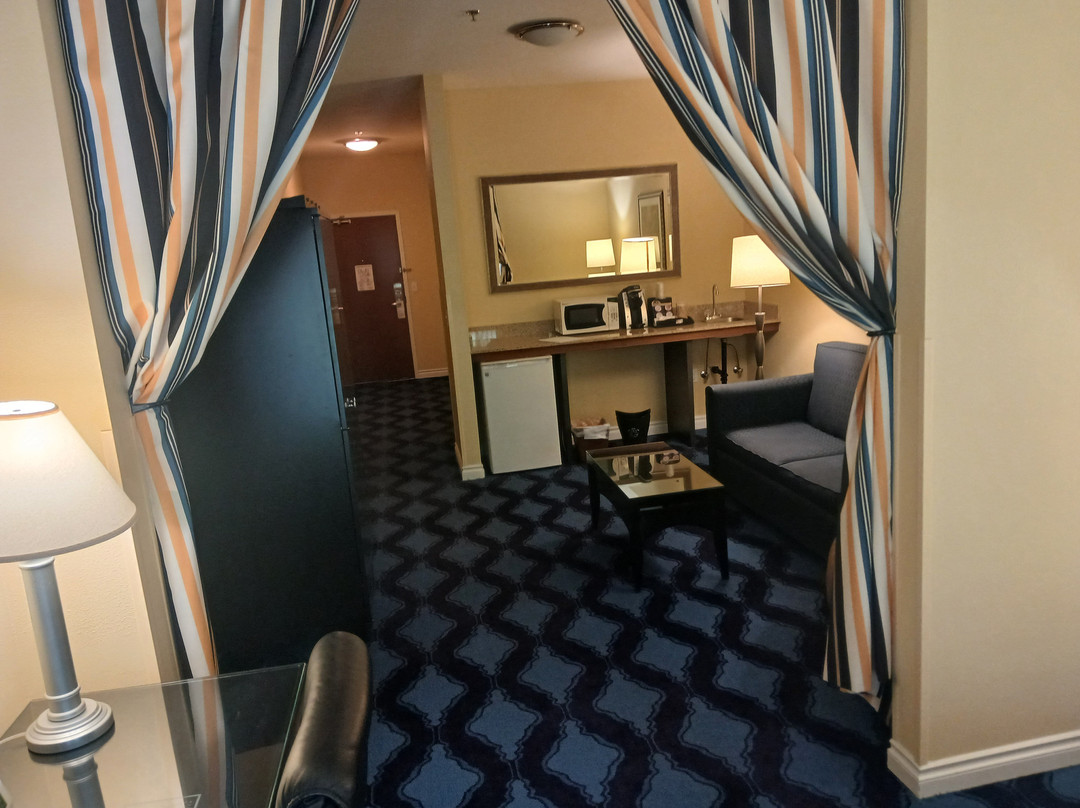 Plaza Inn And Suites At Ashland Creek主图