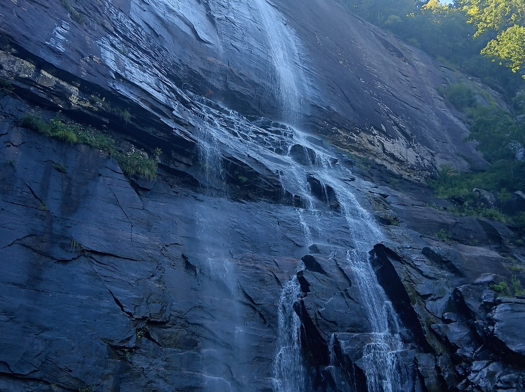 Hickory Nut Falls Trail-Chimney Rock必去景点