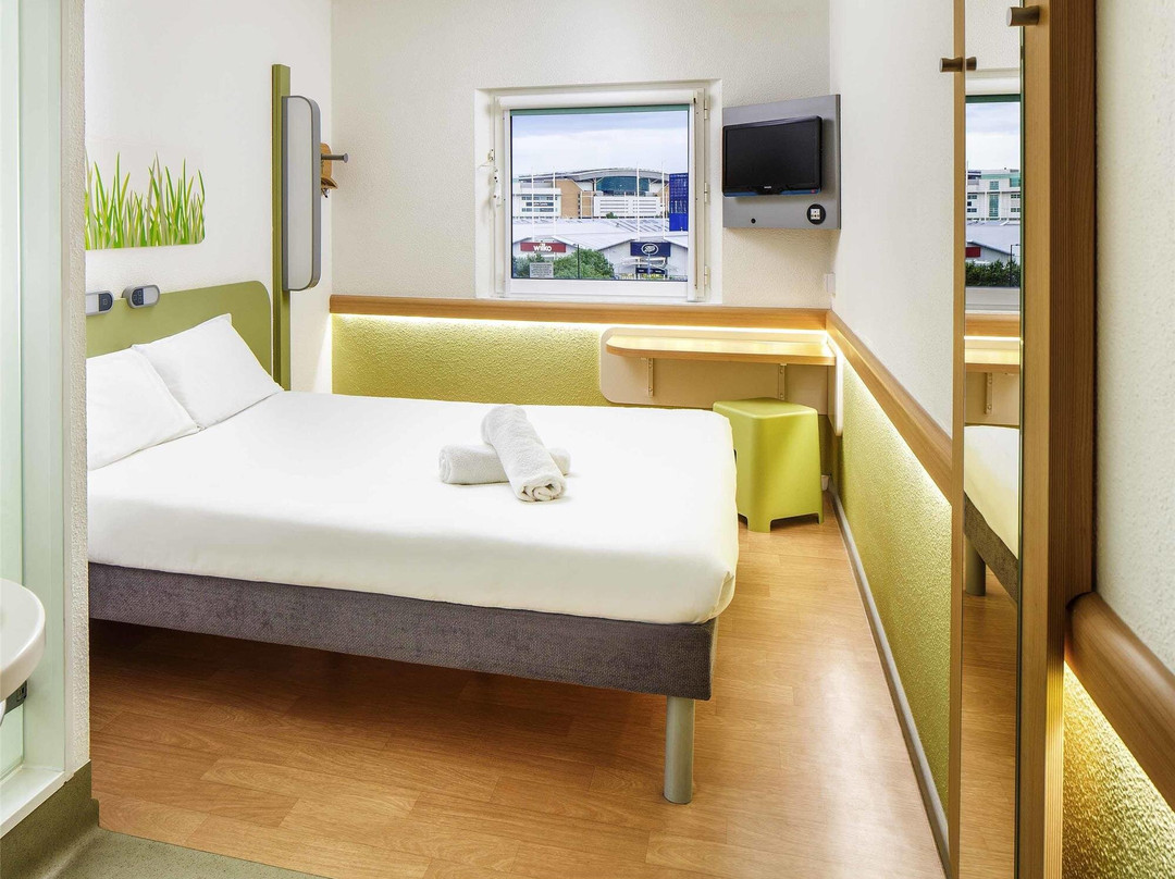 南安普敦中心宜必思快捷酒店主图