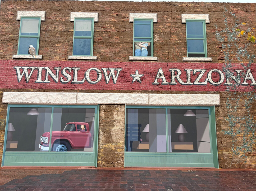 Standin' On The Corner-温斯洛必去景点