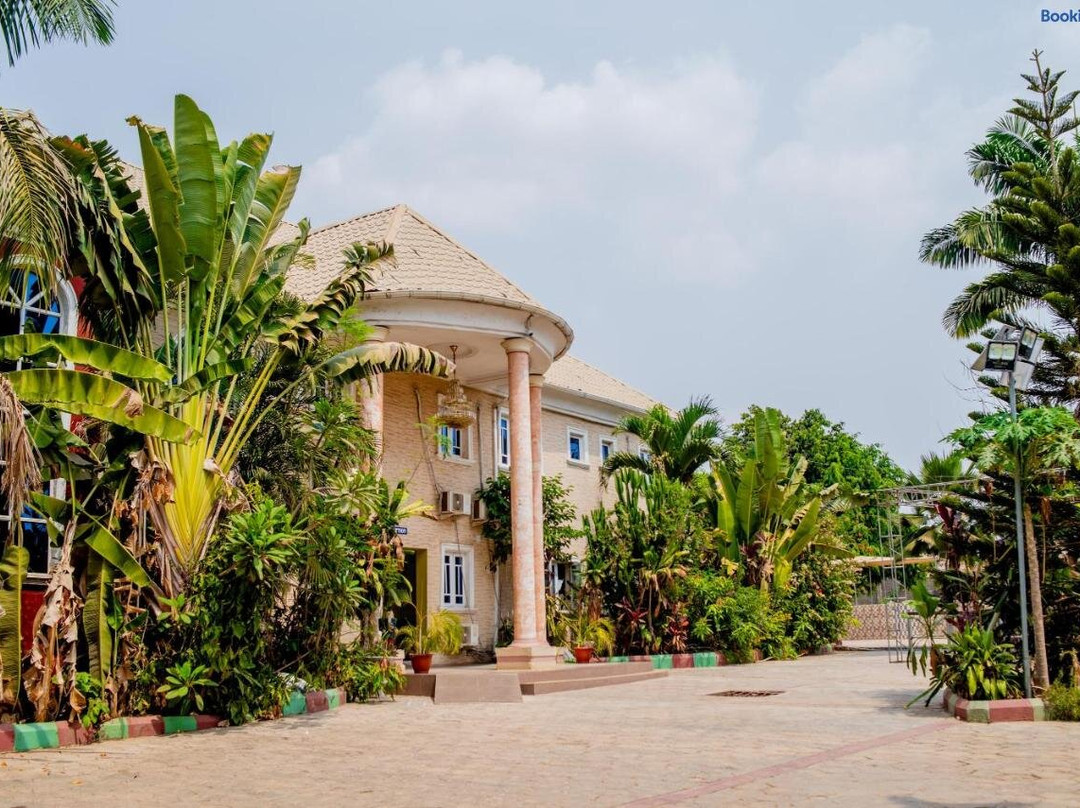 Aloha Hotel & Resort