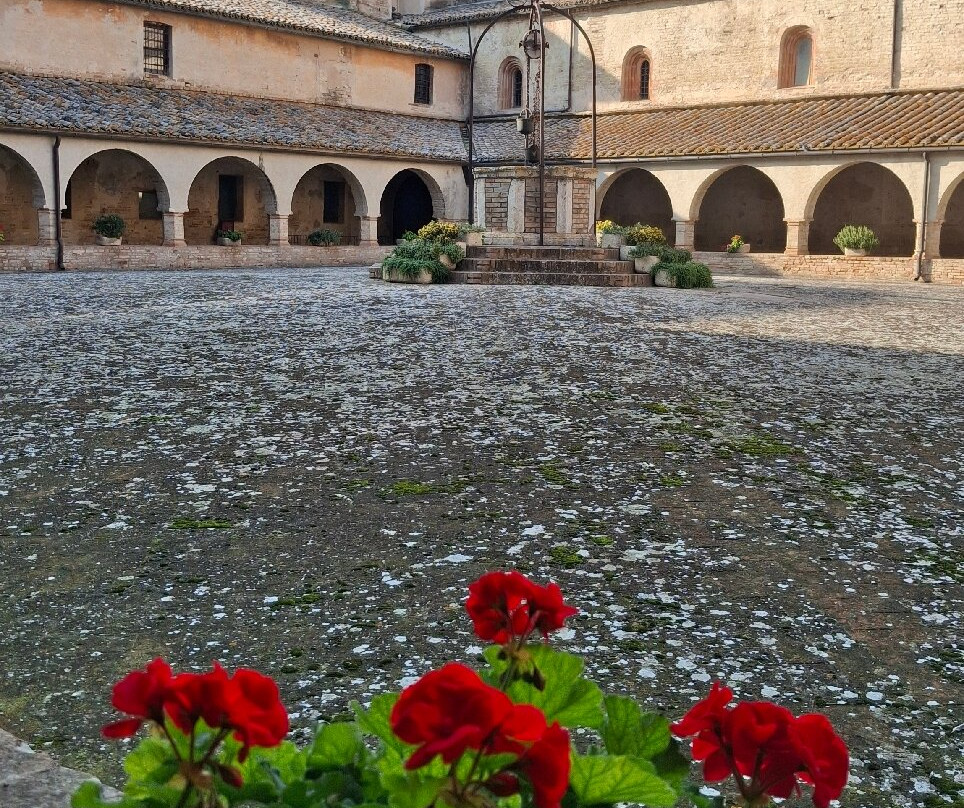 Riserva Naturale Abbadia di Fiastra-Tolentino必去景点