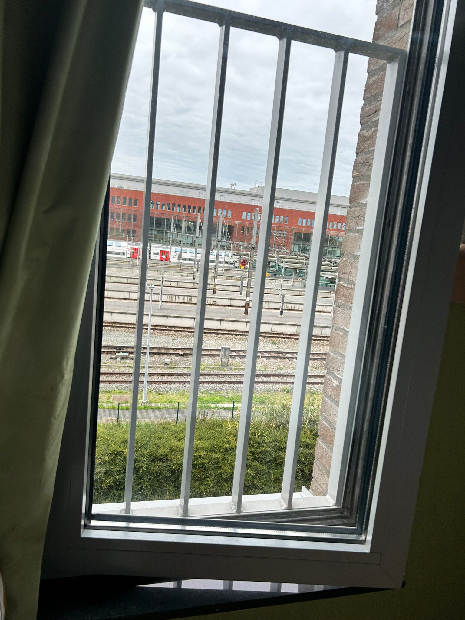 伊泰普布鲁日中心车站酒店-官方