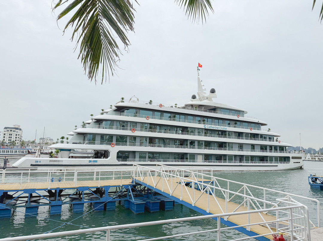 Catherine Cruises-下龙湾必去景点