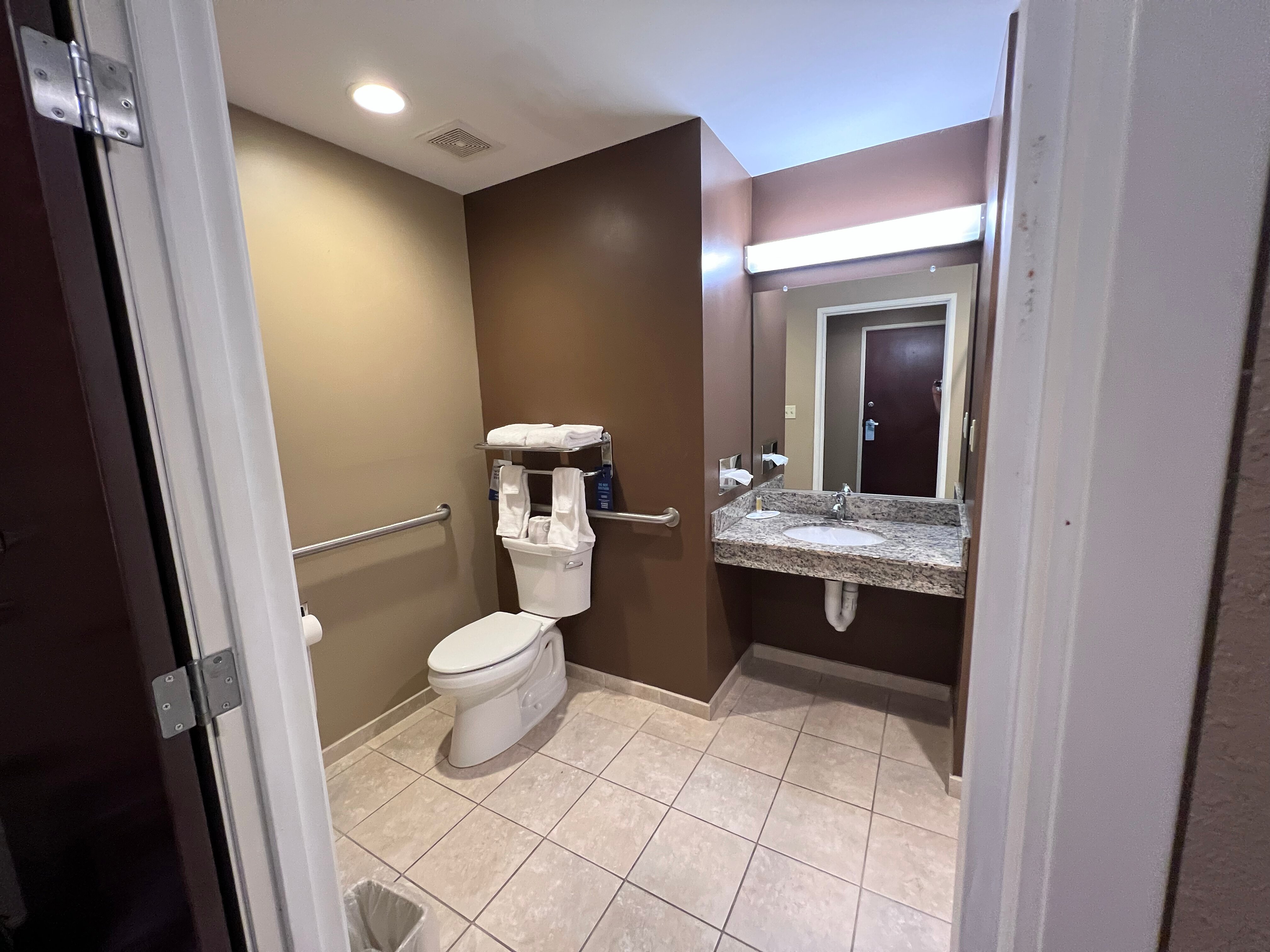 Microtel Inn & Suites by Wyndham Cambridge-浴室