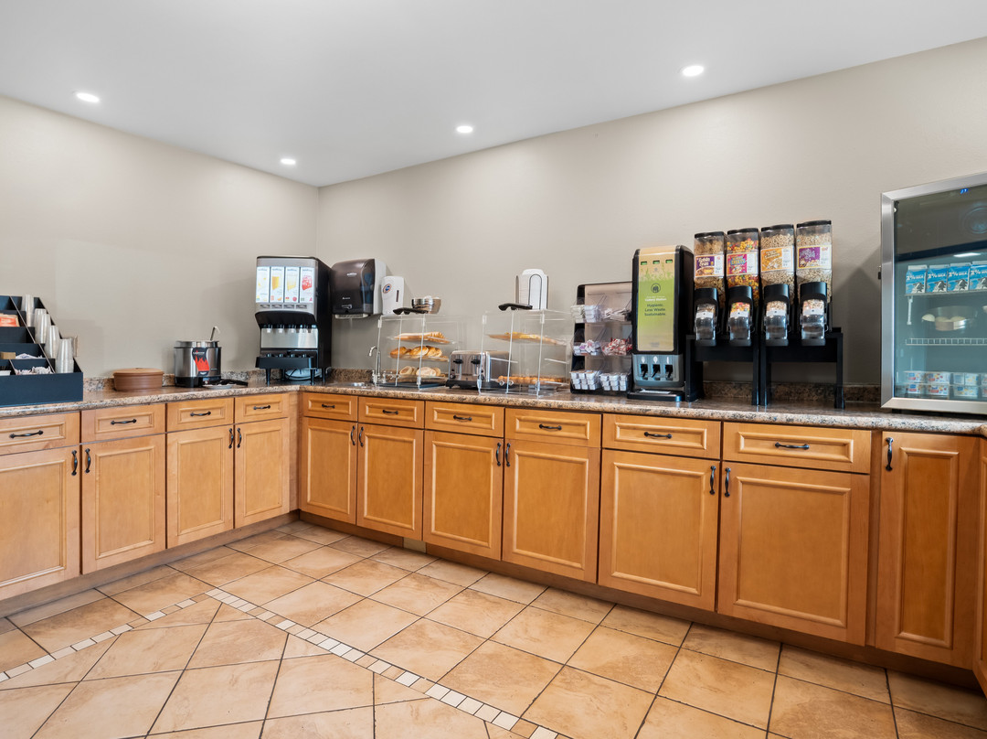 Fargo Inn & Suites主图