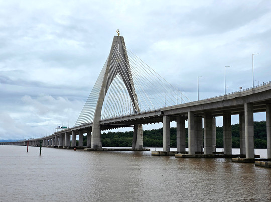 Sultan Haji Omar Ali Saifuddien Bridge-斯里巴加湾必去景点