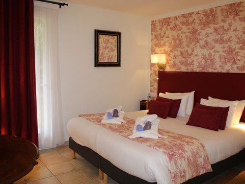 洛吉斯格里尼昂城堡酒店及橡树林餐厅主图