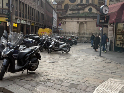 Viale Papiniano Market-米兰必去景点